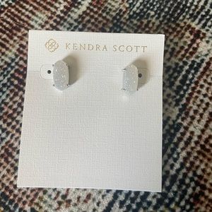 NWT Kendra Scott Betty Earrings